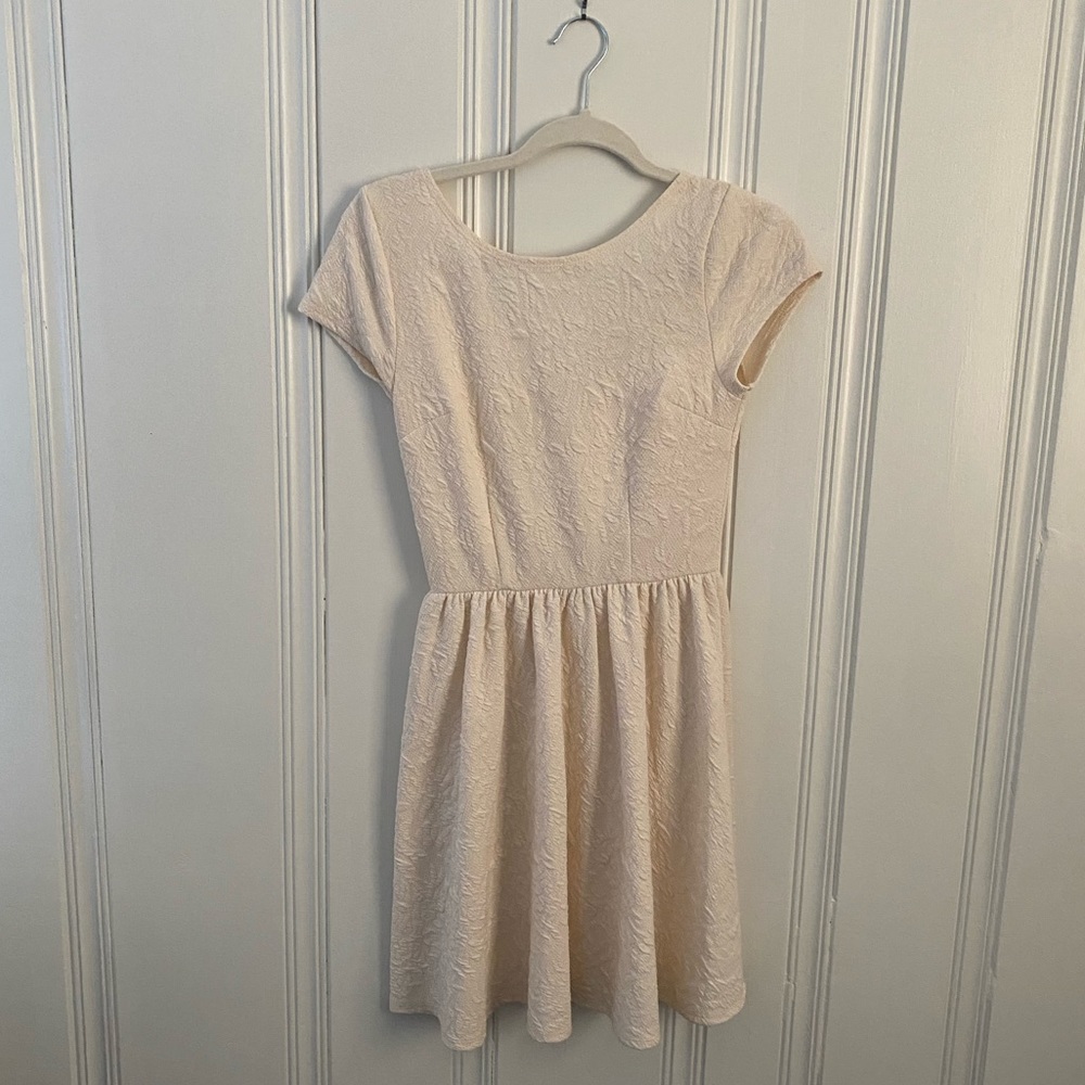 Xhilaration Dress Cream Floral Size Small. 
Never worn. Great condition!